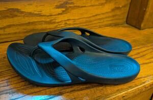Crocs Classic Flipflop Sandals Women's 11 Shoes Navy
